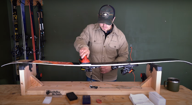 How to wax skis at home